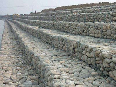 额尔古纳河堤坡防护工程图片4